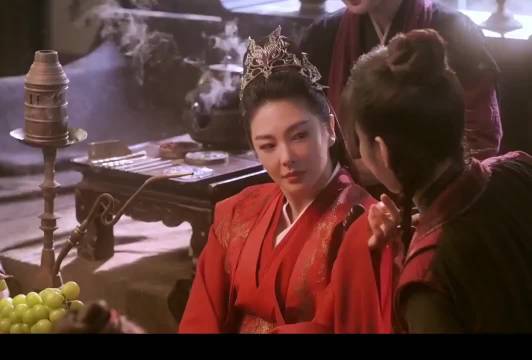 这个版本的东方不败真是又美又飙，武功更是强得可怕