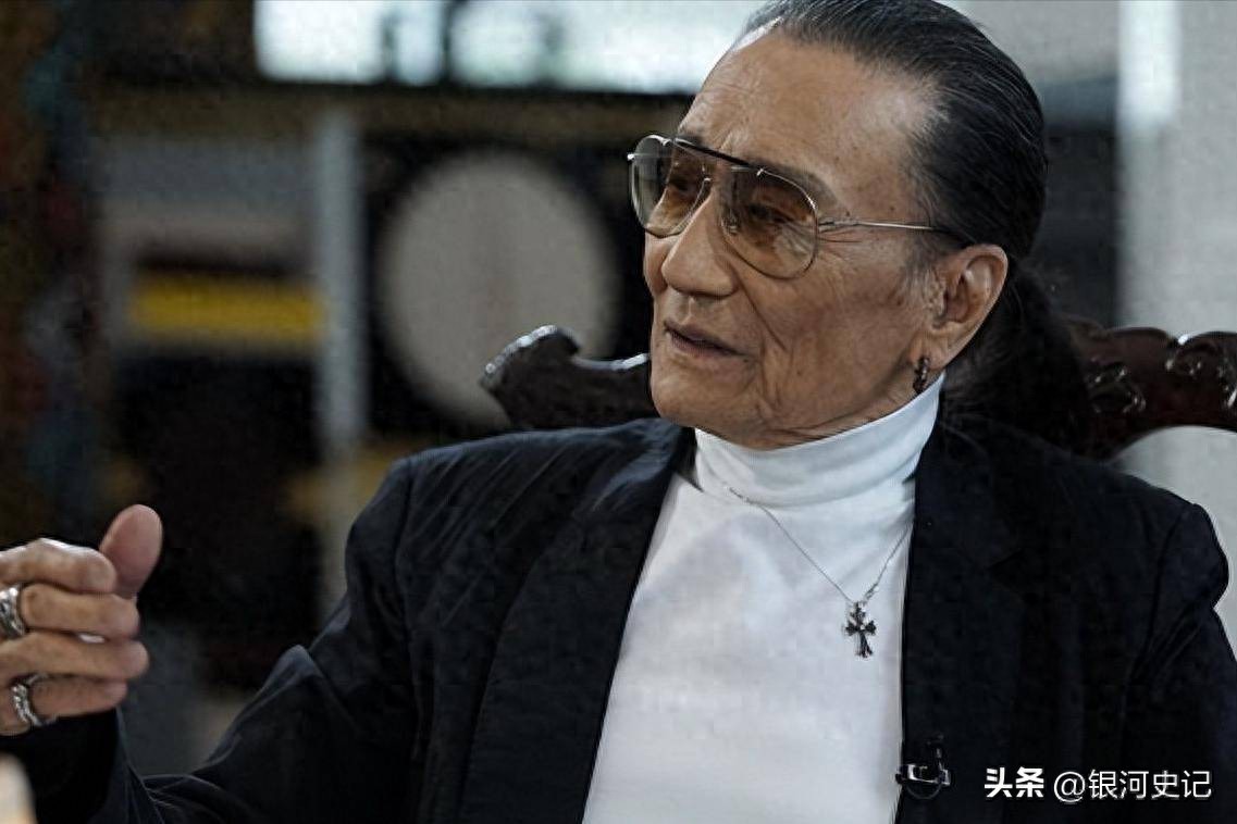 周星驰作诗、成龙落泪、发哥写下挽联，89岁谢贤离世，港圈天塌了