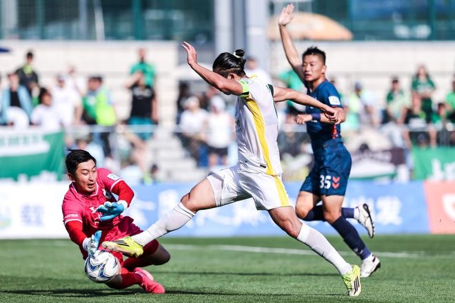 VAR抢戏！足协杯戏剧性一战！国安2-1险胜大连可为挺进八强