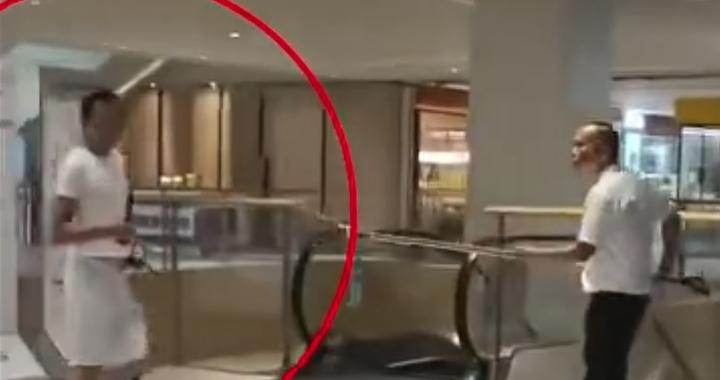 福州一商场内男子持刀游逛，顾客四散避险，警方介入将男子控制