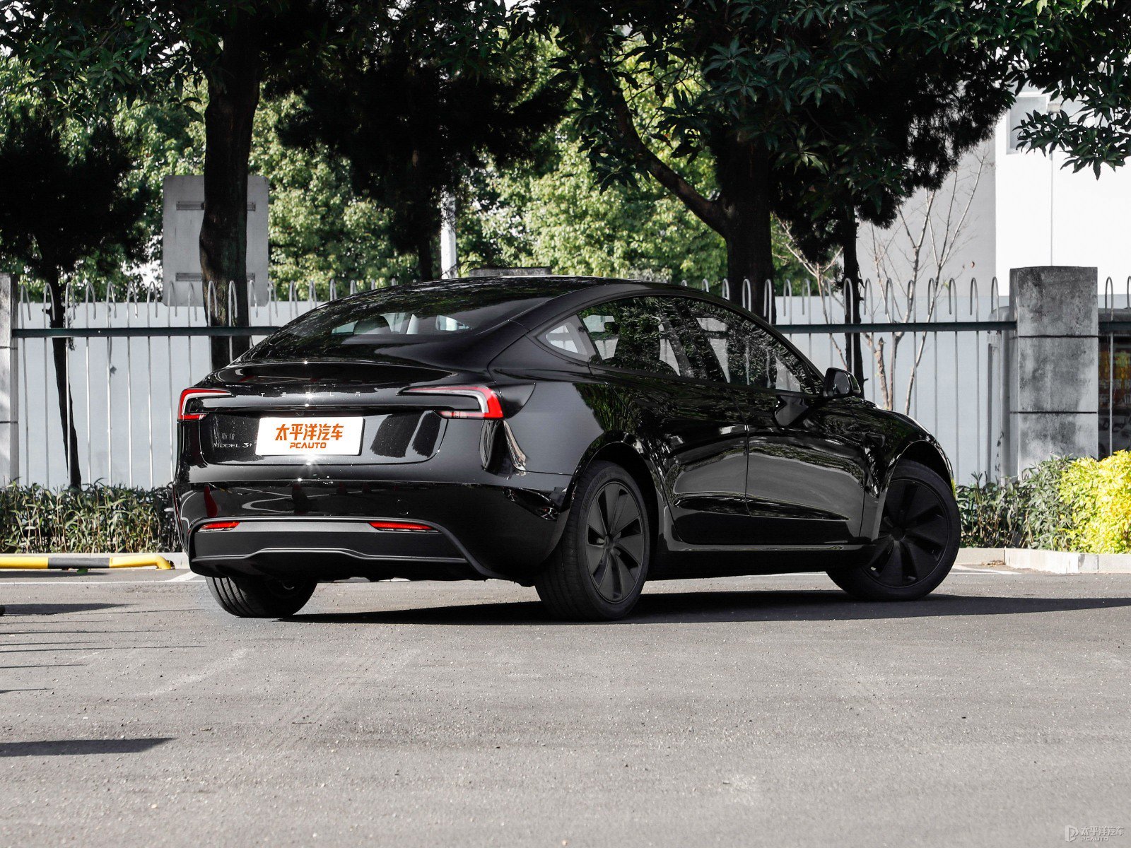 特斯拉Model3落地价含上牌费吗?省心解析