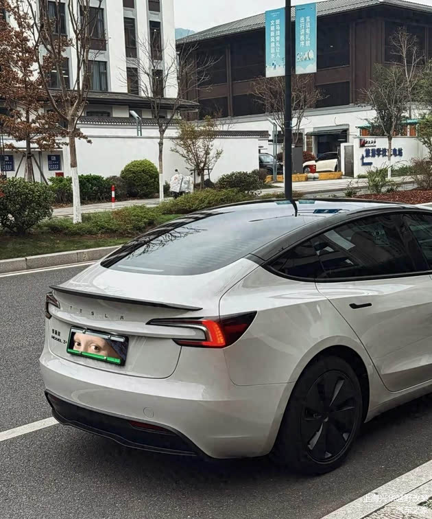两个月真实体验:Model3家用优缺点盘点