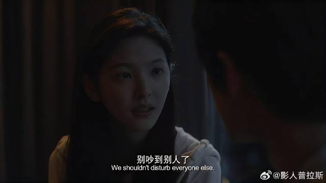 姑娘唱歌吸引异性，不料小伙醋坛子炸了，太逗了