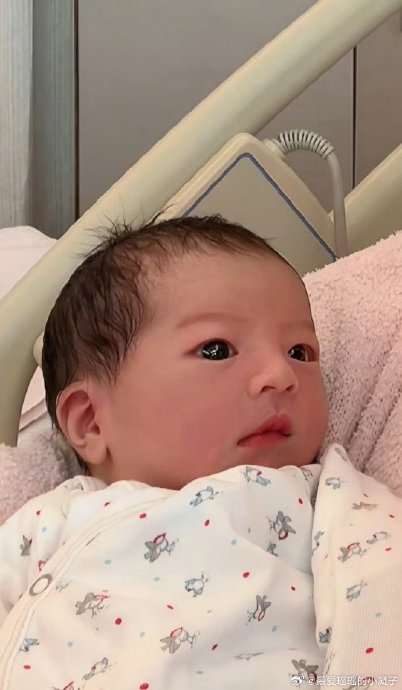 郭富城三胎女儿首次公开亮相是什么时候？