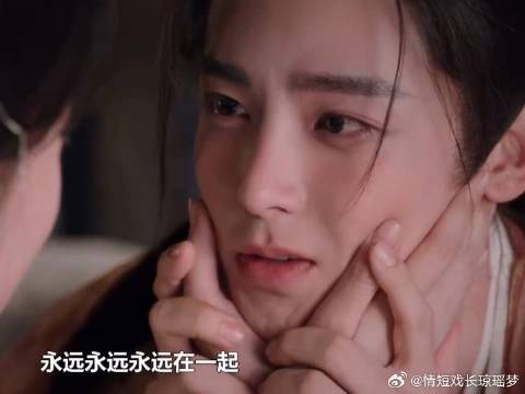 鸡脖子哥的顶级撒娇啊啊啊啊啊 就喜欢媳妇的摸脸杀！谁懂啊啊啊啊