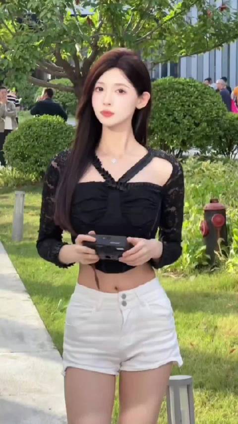 00后车模五大顶美大长腿美女