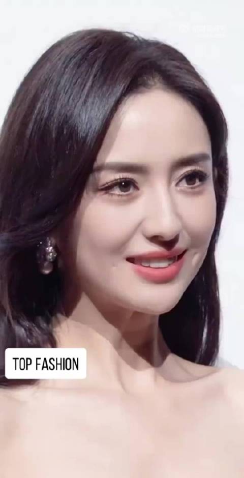 佟丽娅接连现身张杰凤凰传奇演唱会，热爱舞台