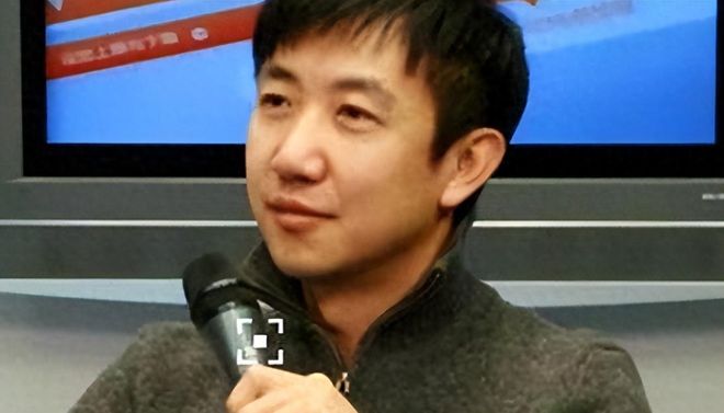 梅婷养他7年，李小冉2次为他流产，55岁娶小15岁小娇妻，凭啥？