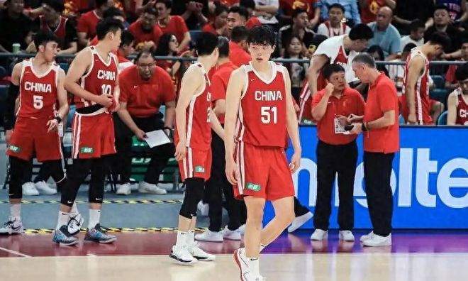 男篮世预赛大名单出炉：杨瀚森扛起内线，赵继伟胡金秋坐镇中轴线