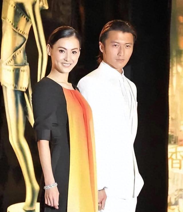 谢霆锋张柏芝旧照再惹议，熬过陈冠希风波却离婚，婚姻真相太扎心_星事闲聊屋