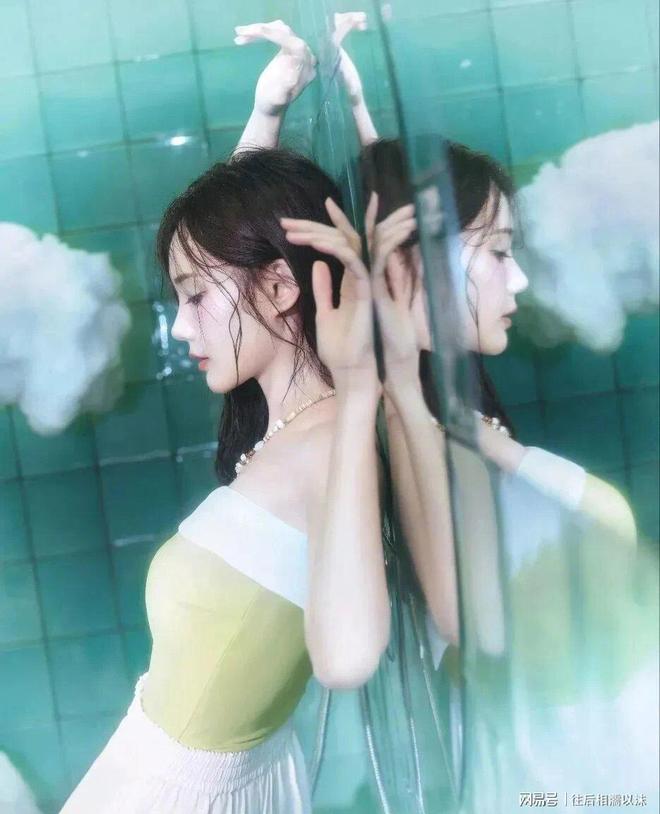 李一桐，浴室写真大片，纯欲俏皮可爱！