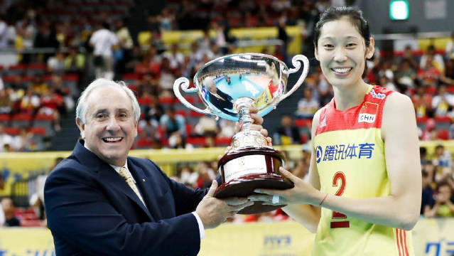 朱婷33分决胜局10分，中国女排逆转巴西夺冠