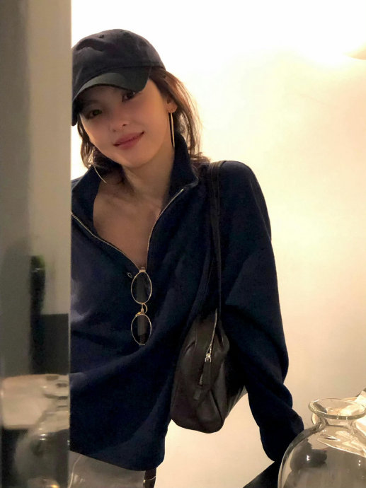 章若楠的私服穿搭风格有哪些特点？