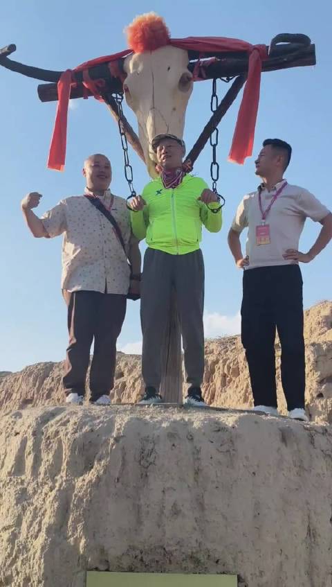 罗家英又回到大话西游拍摄地还原经典台词，下雨了大家收衣服啊