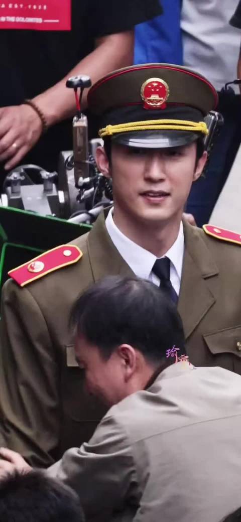 坐等帅气的陈一众登场@黄景瑜