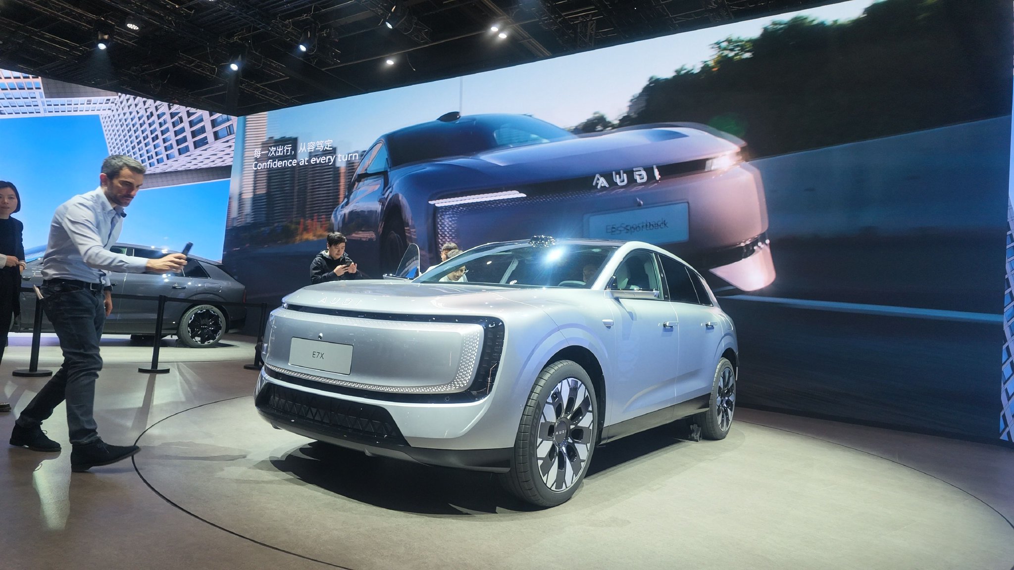 东风日产NX8亮相 中型新能源SUV 20万级家庭SUV标杆