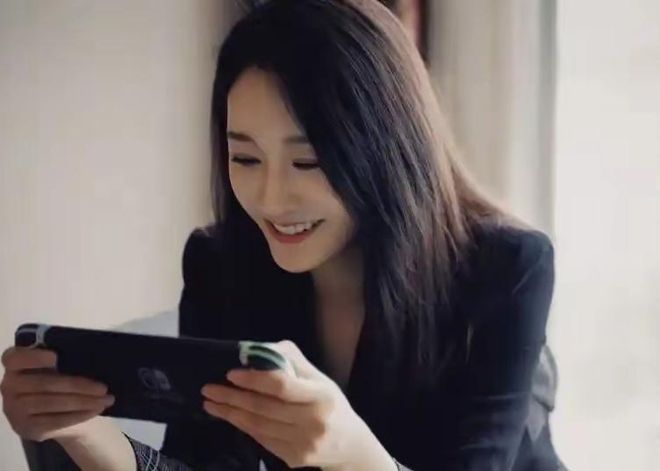 50岁被爆“离婚”的李小冉，早就为自己找好了后路，于和伟没说谎