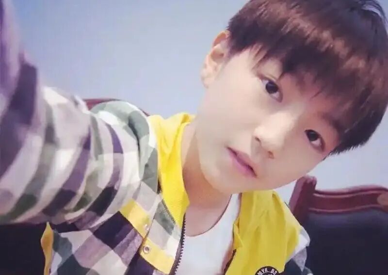 王俊凯未成年时差点被大佬做局？王菲根本不在意谢家名分？王丽坤和前夫彻底解绑？酸菜男和老婆马上离婚？