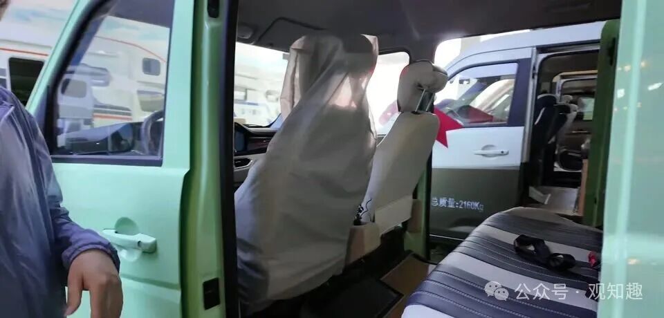 老王说车钓鱼奶爸必看!长安跨越露营车,89,800元的钓鱼神器真值吗?