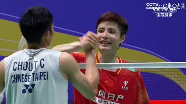 石宇奇苦战三局1比2周天成，止步中国赛八强