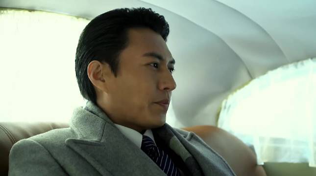 明楼也在赌明台是否会坚定的去完成任务 伪装者 胡歌 靳东