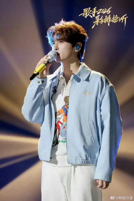 苏醒和张远合唱的歌曲是《往事不要再提》吗？