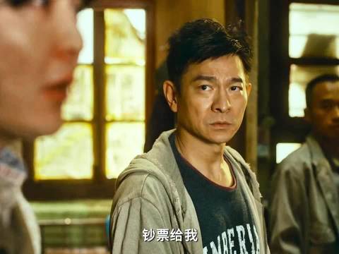 穷小伙意外和富豪互换了身份，不料从此走上了人生巅峰