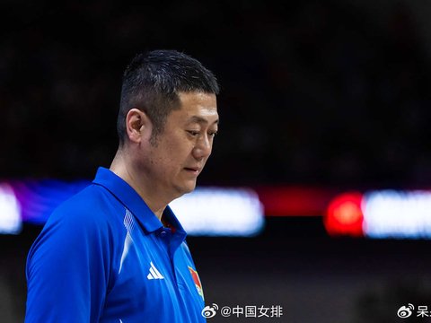 中国女排赢球他功不可没!PK名帅不落下风,被赞身上有郎平的影子