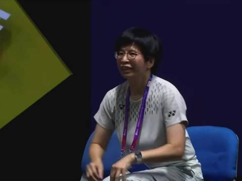 石宇奇1比2不敌周天成，止步中国赛八强