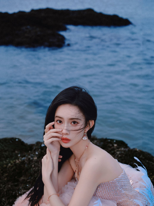 孟子义和王鹤棣在什么剧杀青时发生泼水意外？