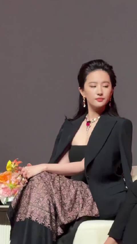刘亦菲真的是360度无死角的美