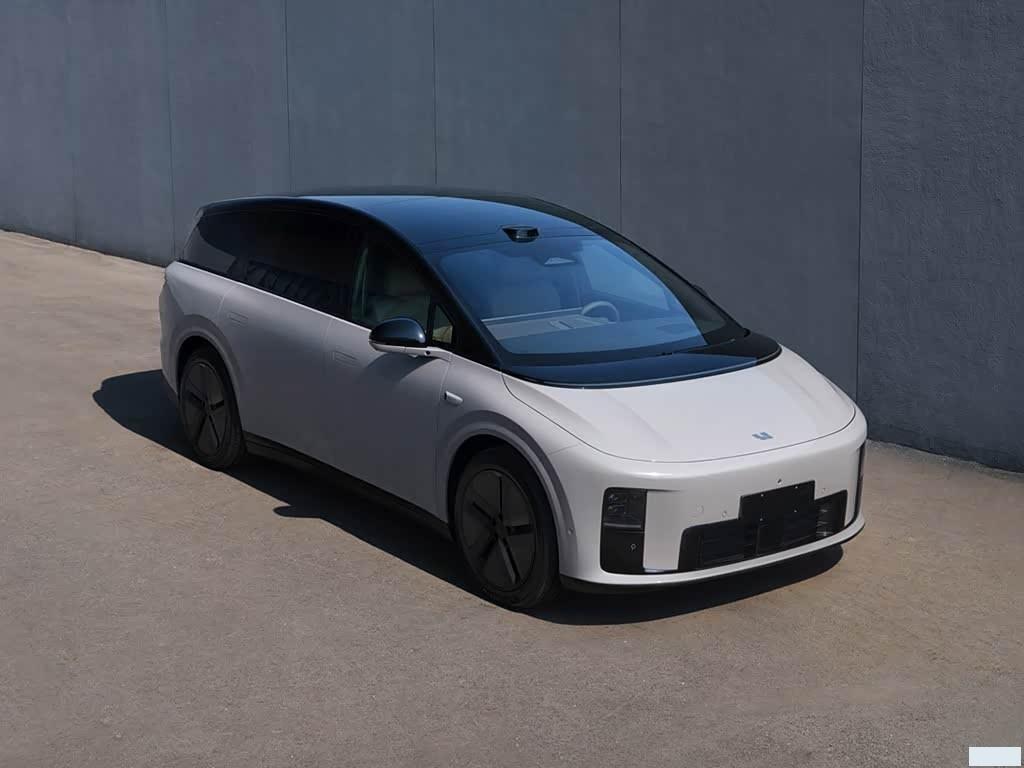 理想i8改款亮相,半隐藏式门把手+400kW双电机,售价33.98万元起