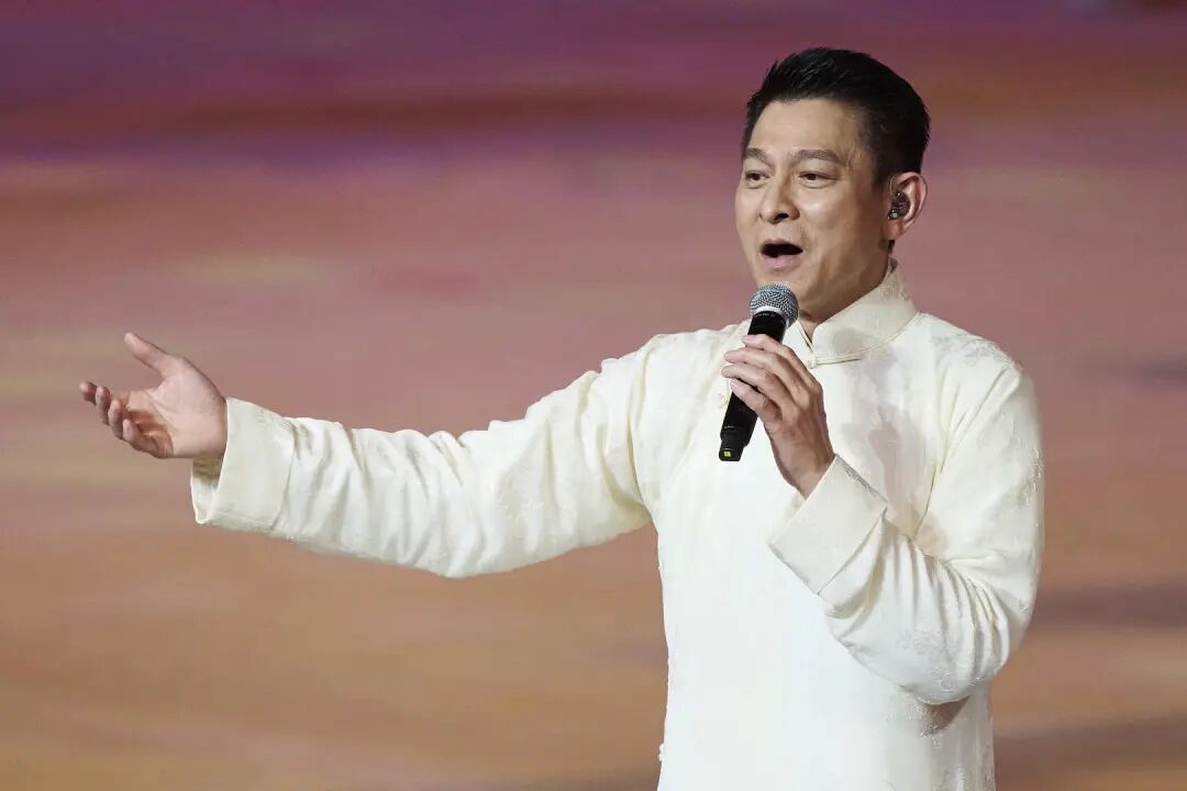 刷屏预定!刘德华2027年内地巡演官宣,成都在列