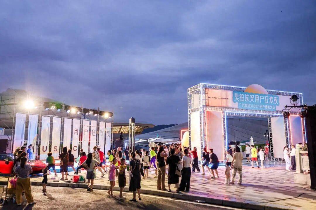 一场用户狂欢夜，见证了中国品牌的务实转型_车企_智驾_被服务者