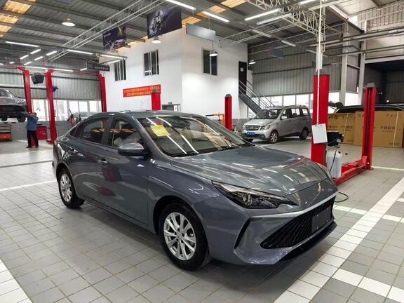 荣威i5 手动 68900 灰色 全款裸车3.9