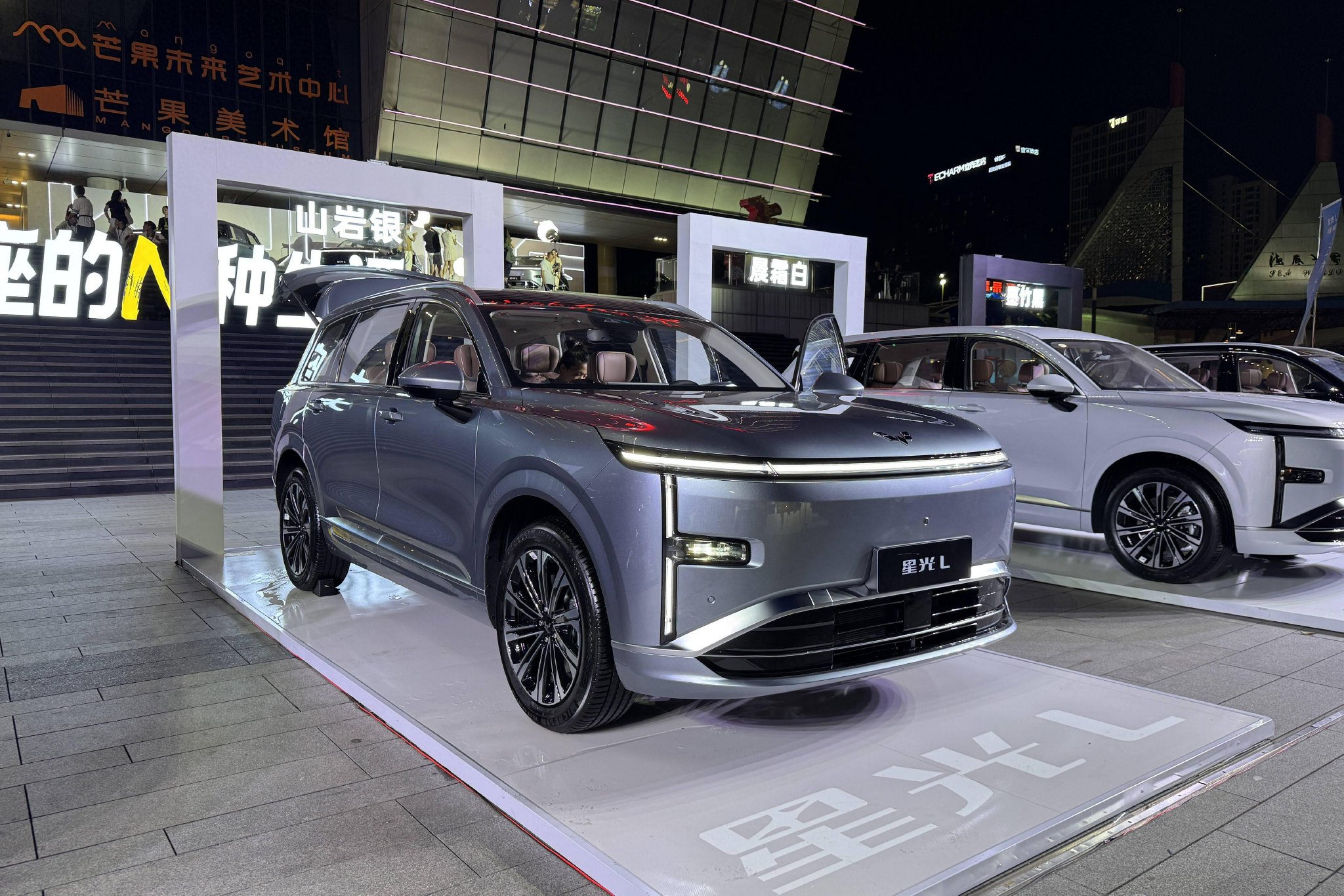五菱星光L导购:10万预算买大六座,3个配置怎么选最合适?