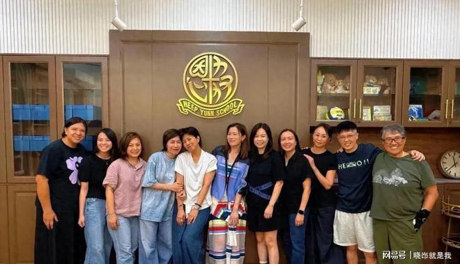 TVB视后佘诗曼重返母校，贺建校90周年，AI校服照引热议