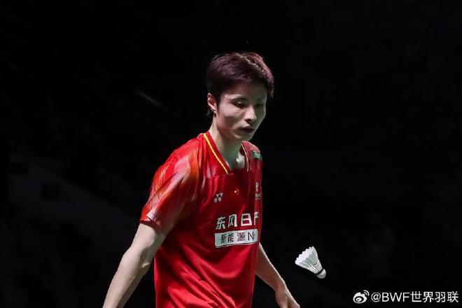 石宇奇鏖战三局不敌周天成，止步中国羽毛球公开赛男单8强