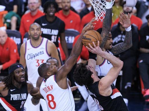 NBA常规赛！开拓者卡位战114-104终结快船5连胜！杨瀚森DNP