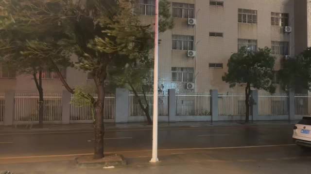 台风红霞将正面袭击广东，红海湾狂风大作