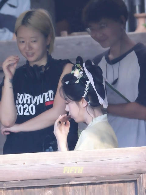 认真学习吹笛子的听雨宝宝好萌一只奶黄包