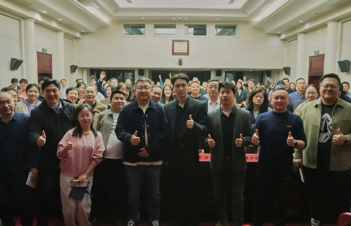 张艺兴百亿票房达成！90后第一人