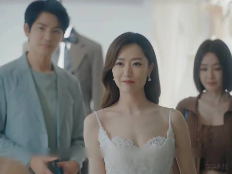 男人明明有了漂亮的未婚妻，可看到初恋，内心竟还是不受控的心动