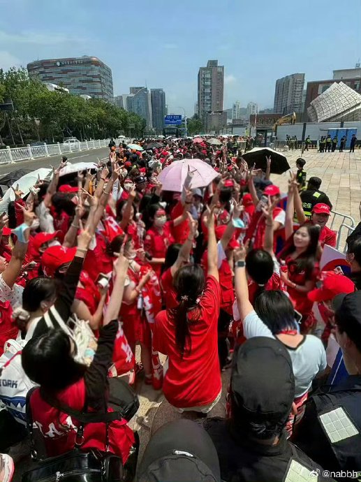苏新皓演唱会红海刷屏：粉丝用灯海告白