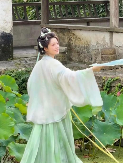 赵今麦新剧角色楚听雨是女飞贼吗？