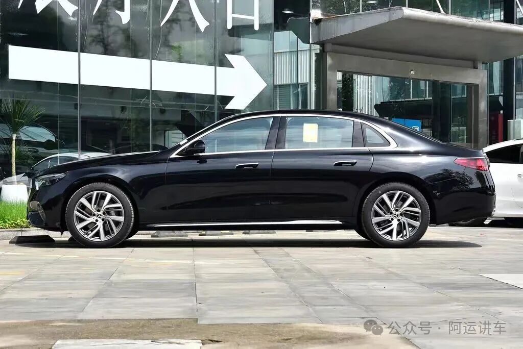 奔驰E奥迪A6L宝马5系，三款豪华轿车，到底该咋选