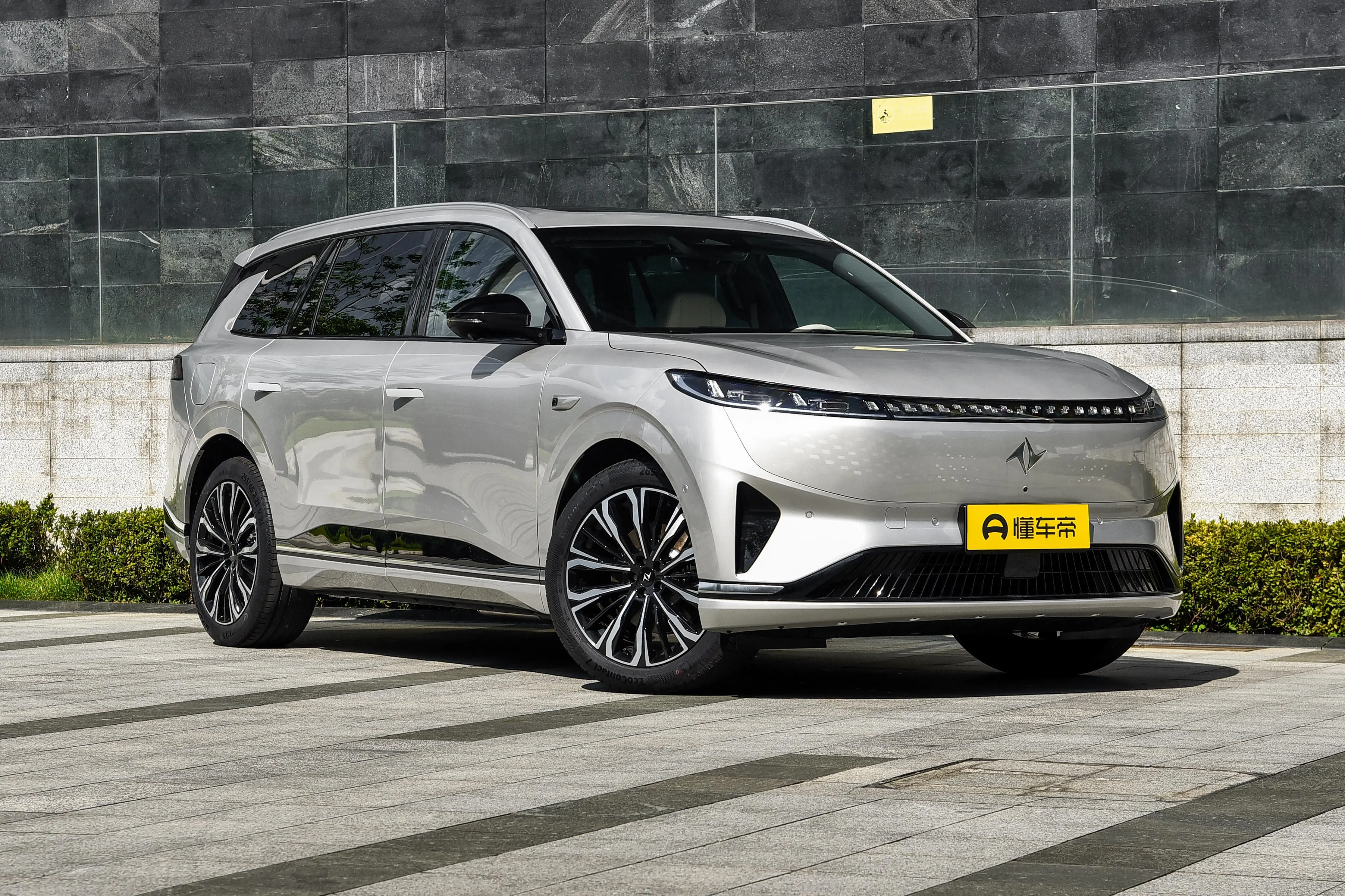 适合家用的中大型SUV,奕派eπ008适合预算15-20万的家庭