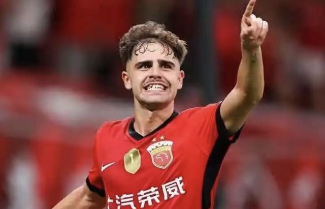 海港2-0完胜申花！梅伦多4场3助攻，上半赛程5外援绝不是这成绩