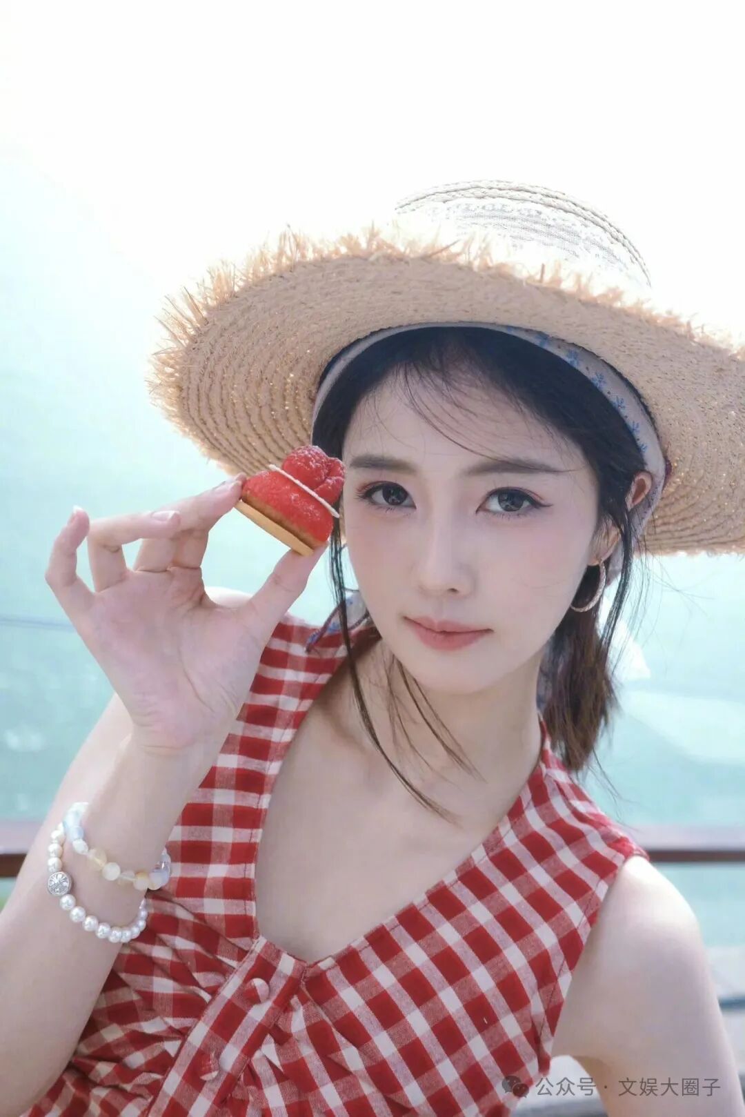 白鹿还是走到了这一步!十年合约五年布局一朝单飞!