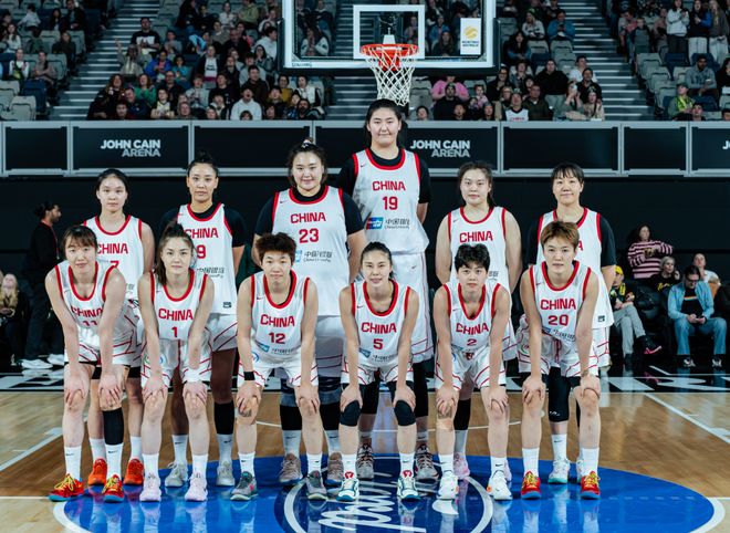 中国女篮最新消息！韩旭李月汝归队无时间表，李梦归队彻底无望，宫鲁鸣与海外球员保持联系！